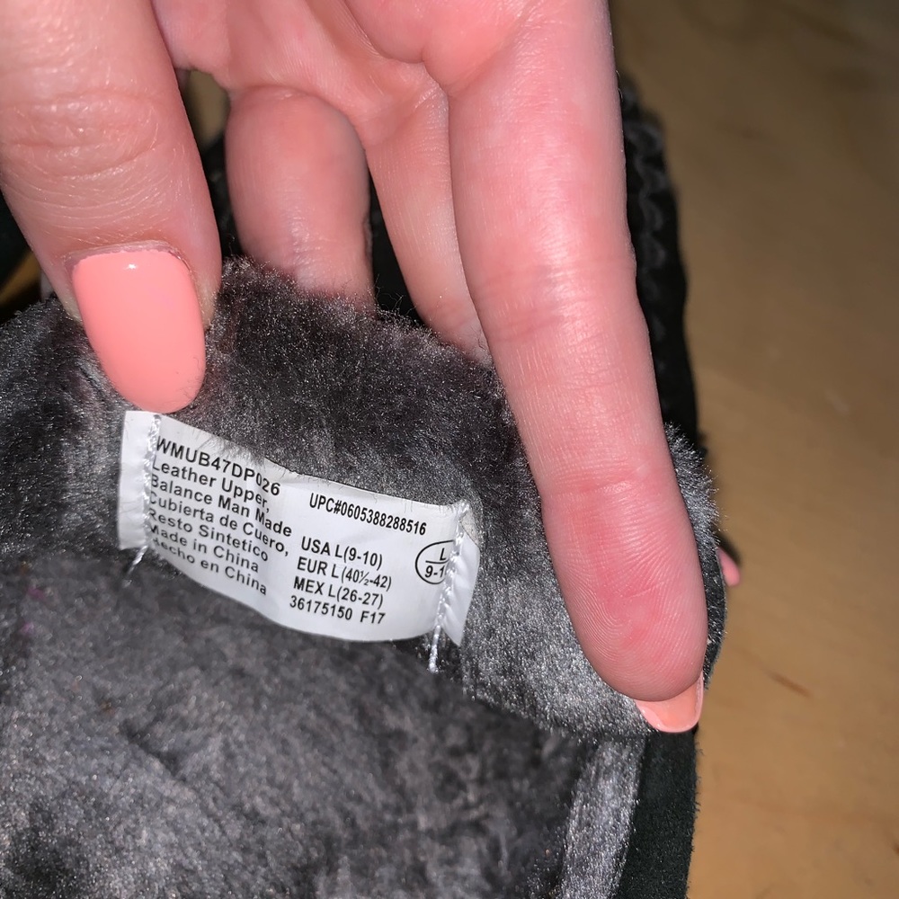 Black Slippers - Picture 2 of 3
